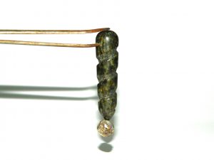دلايات من حجر عباس آباد الطبيعي الاصلي الملتصق بالمغناطيس الشريف للاحجار الكريمة Gemstones