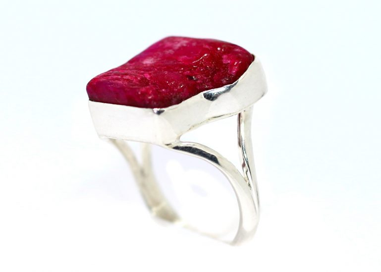 خاتم ياقوت احمر طبيعي غير مصقول Ruby قطعة نادرة جدا الشريف للاحجار الكريمة Gemstones