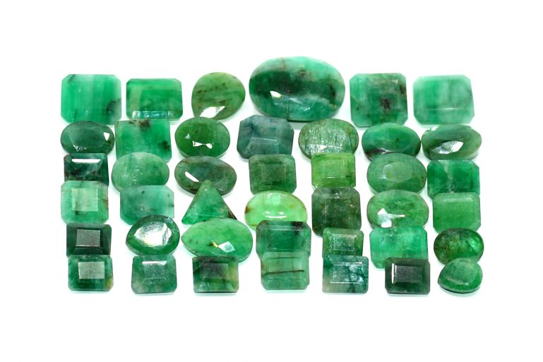 زمرد اخضر طبيعي Emerald حجر فينوس الشريف للاحجار الكريمة Gemstones